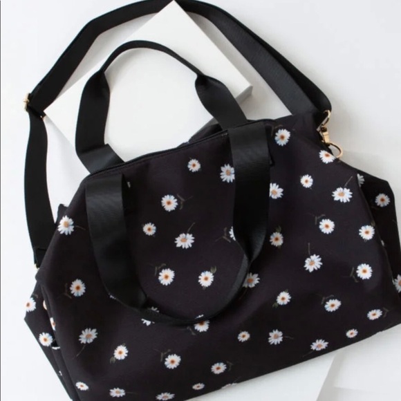 𝅺alice + Olivia Duffle Daisy Duffle Bag - Picture 2 of 10
